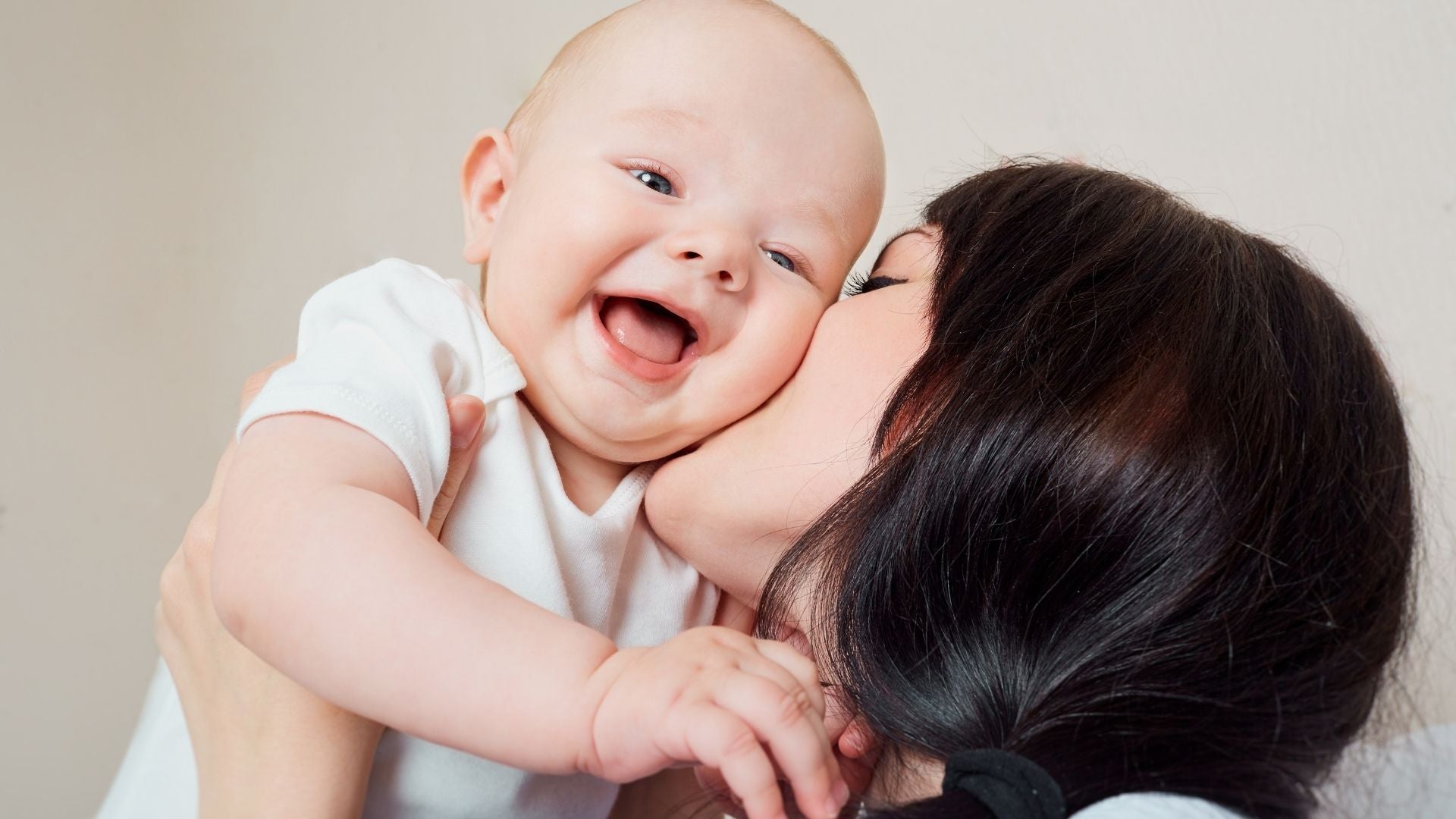 Wie oft stillen: Leitfaden für das 2 Monate alte Baby